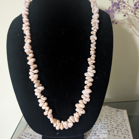 Elegant Cream Beaded Shell Necklace - Picture 1 of 9